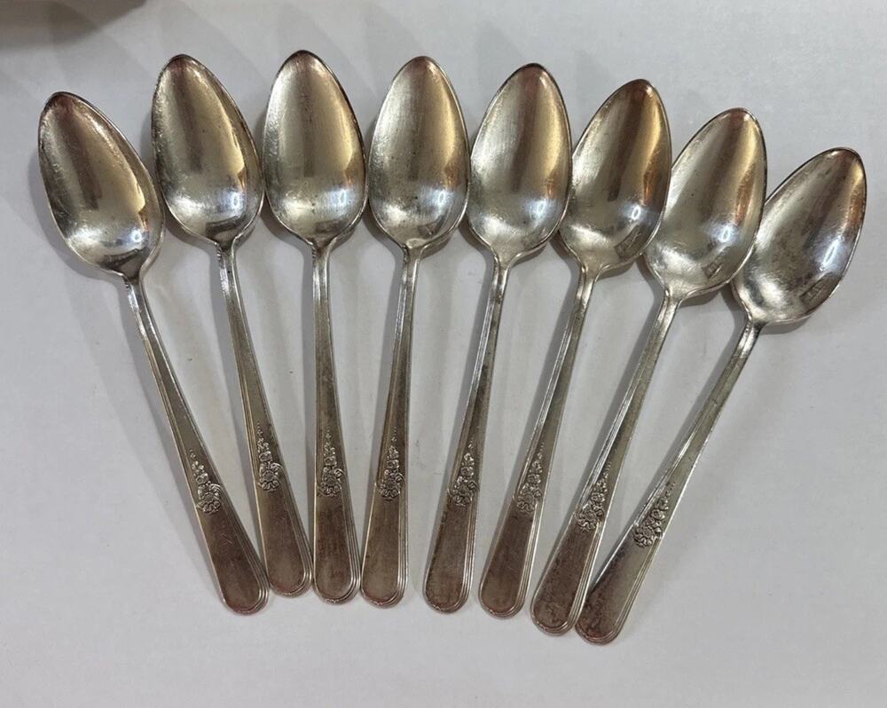 Set Of 8 Teaspoons Holmes & Edwards Youth International Silverplate 6 1/8"